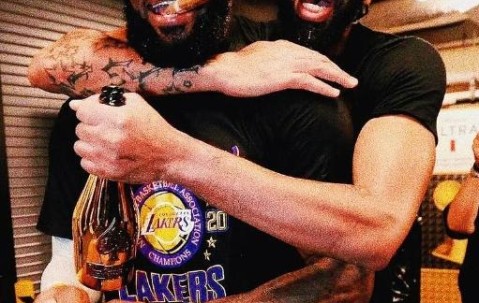 南宫体育-勇士带队取胜！，浓眉哥重要时刻出色发挥比赛高潮迭起的简单介绍